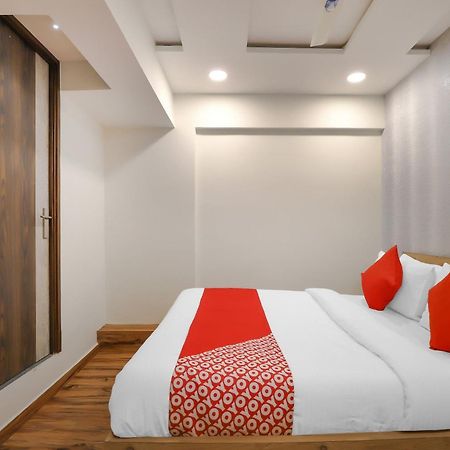 Oyo Hotel Shree Niwas 아흐메다바드 외부 사진