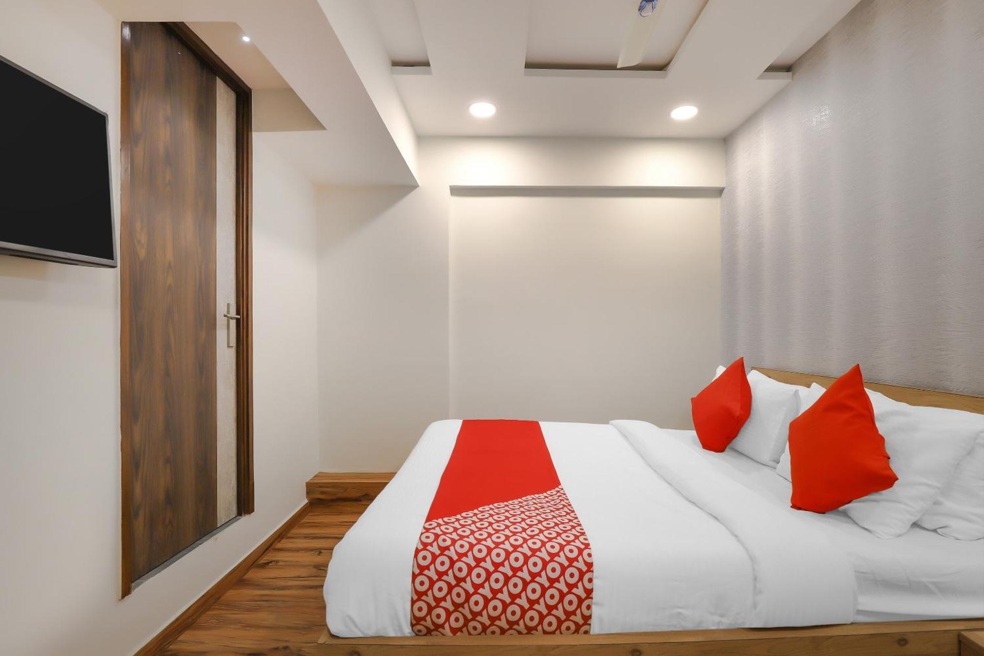 Oyo Hotel Shree Niwas 아흐메다바드 외부 사진