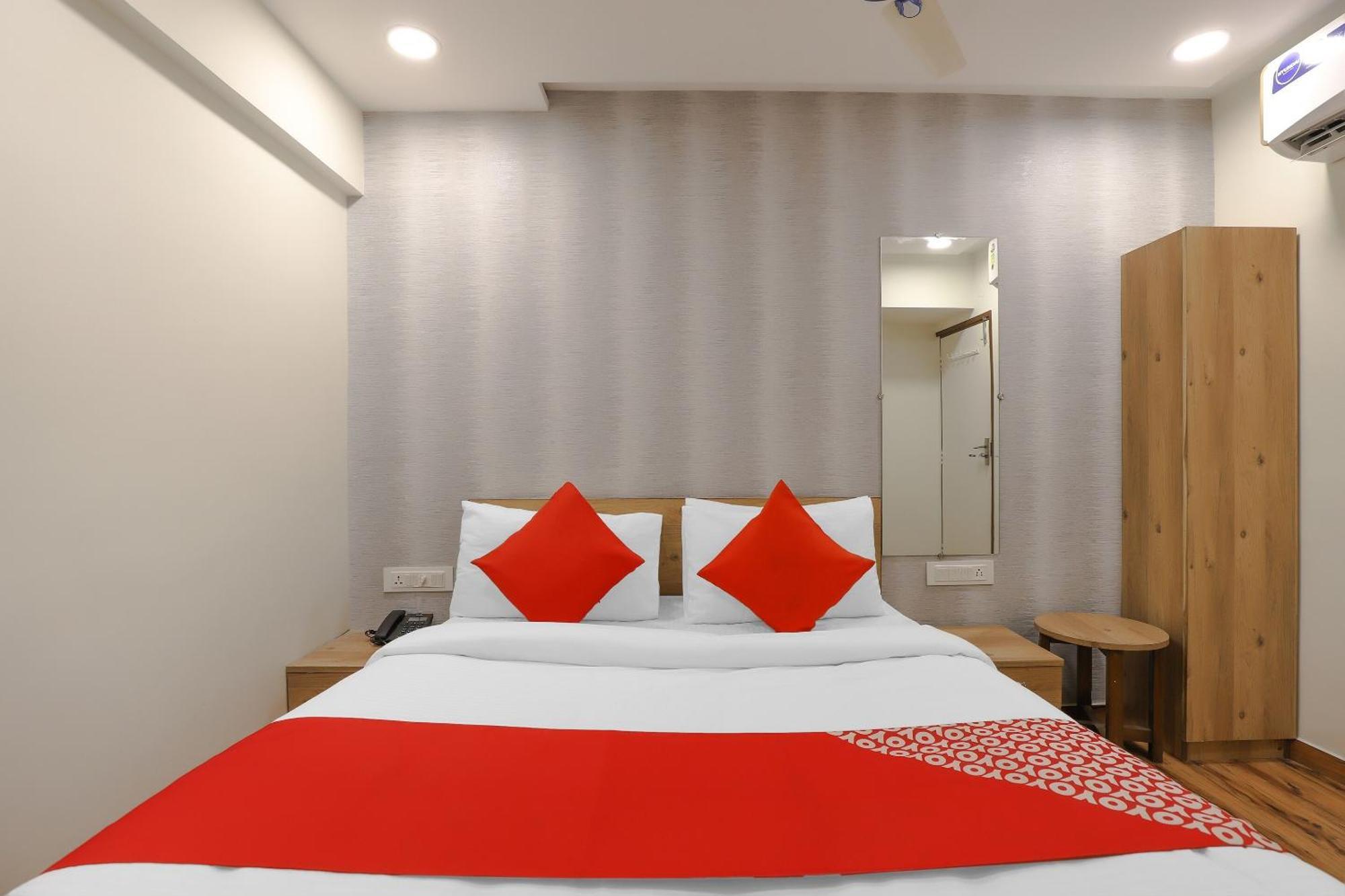 Oyo Hotel Shree Niwas 아흐메다바드 외부 사진