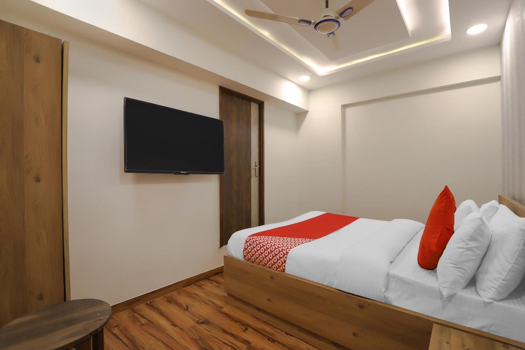 Oyo Hotel Shree Niwas 아흐메다바드 외부 사진