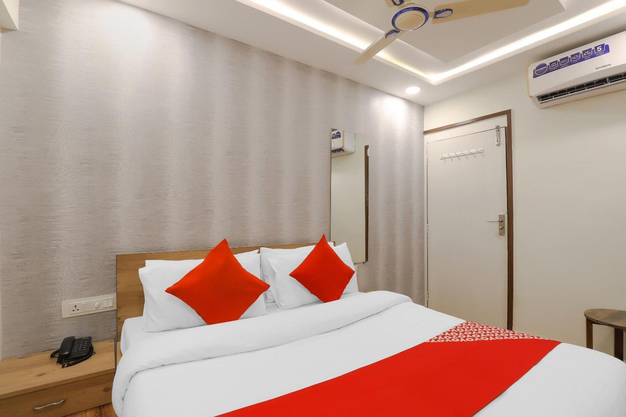 Oyo Hotel Shree Niwas 아흐메다바드 외부 사진
