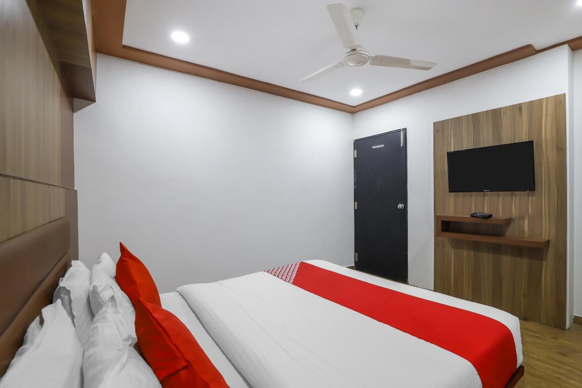Oyo Hotel Shree Niwas 아흐메다바드 외부 사진