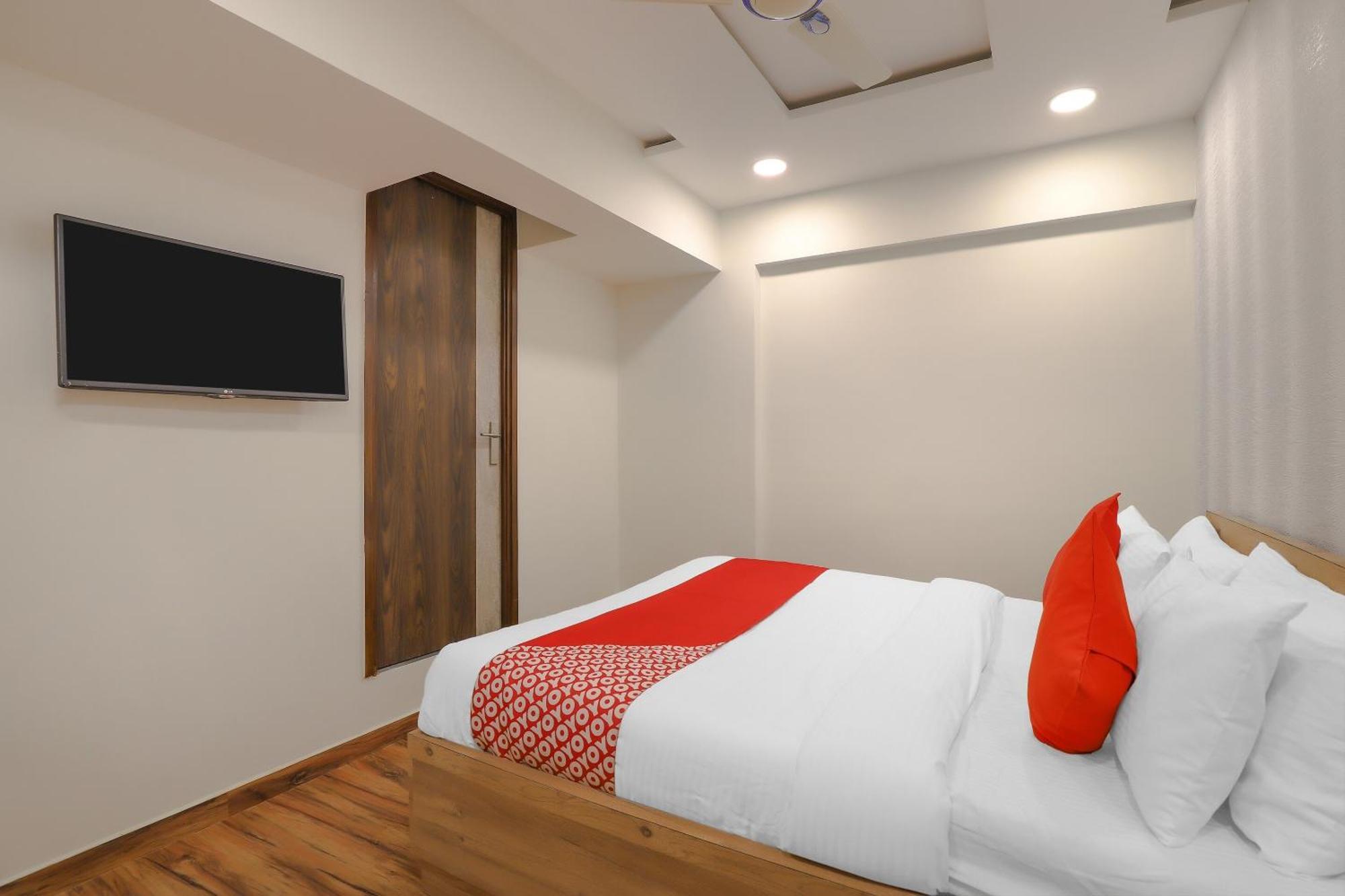 Oyo Hotel Shree Niwas 아흐메다바드 외부 사진
