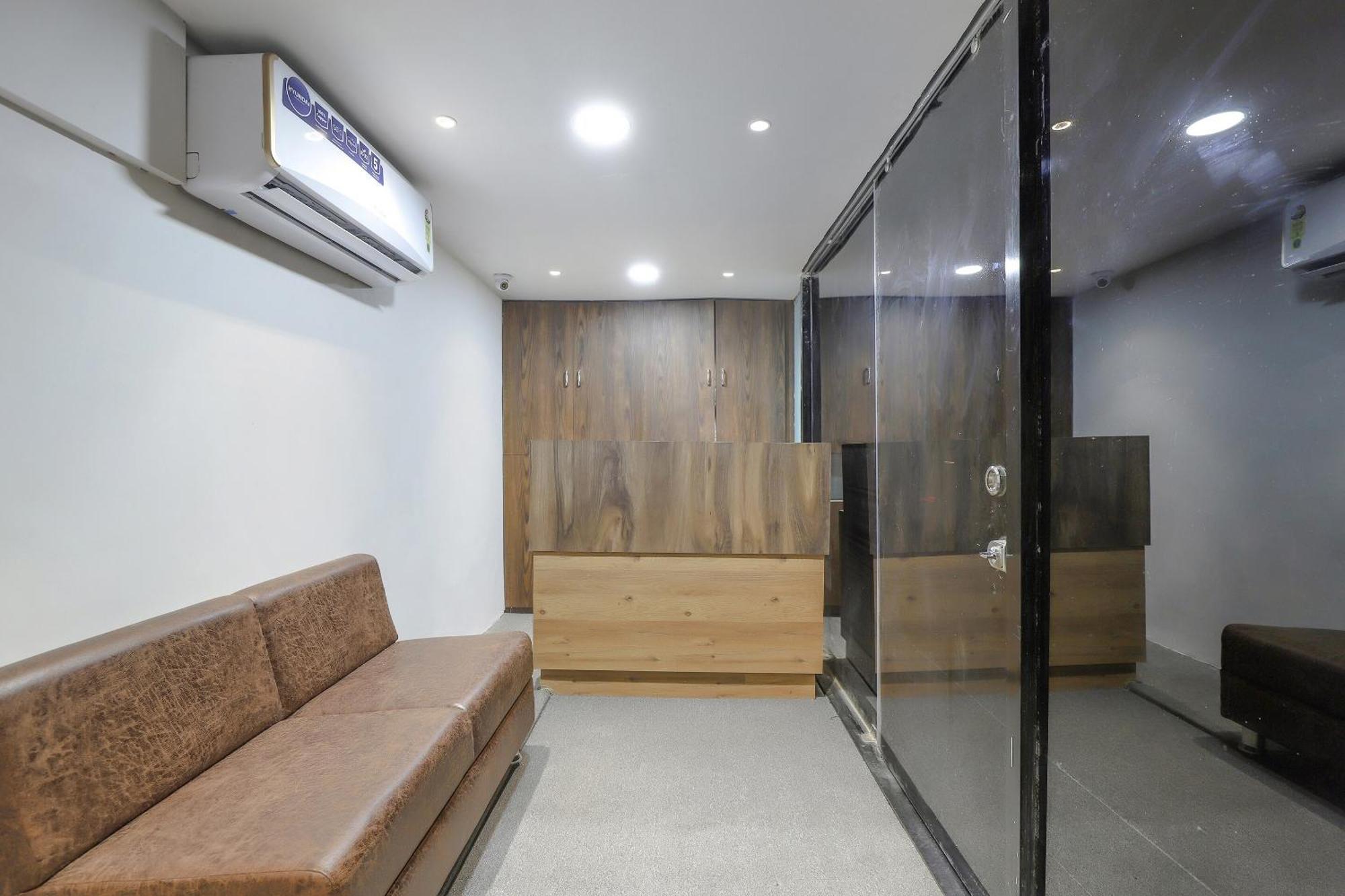 Oyo Hotel Shree Niwas 아흐메다바드 외부 사진