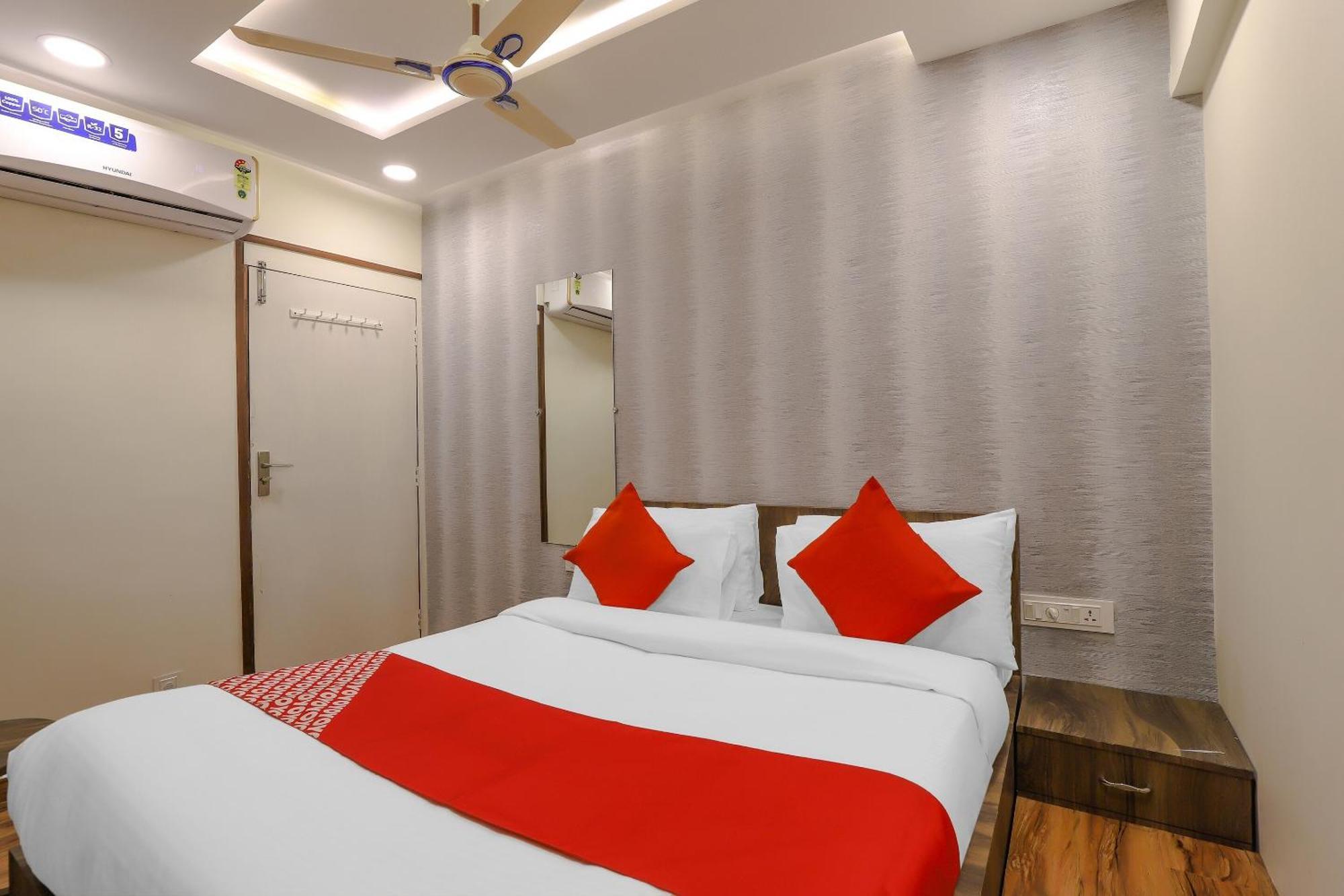 Oyo Hotel Shree Niwas 아흐메다바드 외부 사진