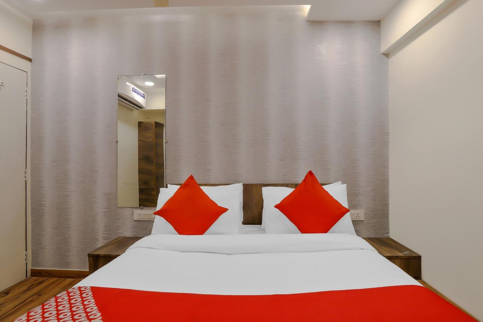 Oyo Hotel Shree Niwas 아흐메다바드 외부 사진