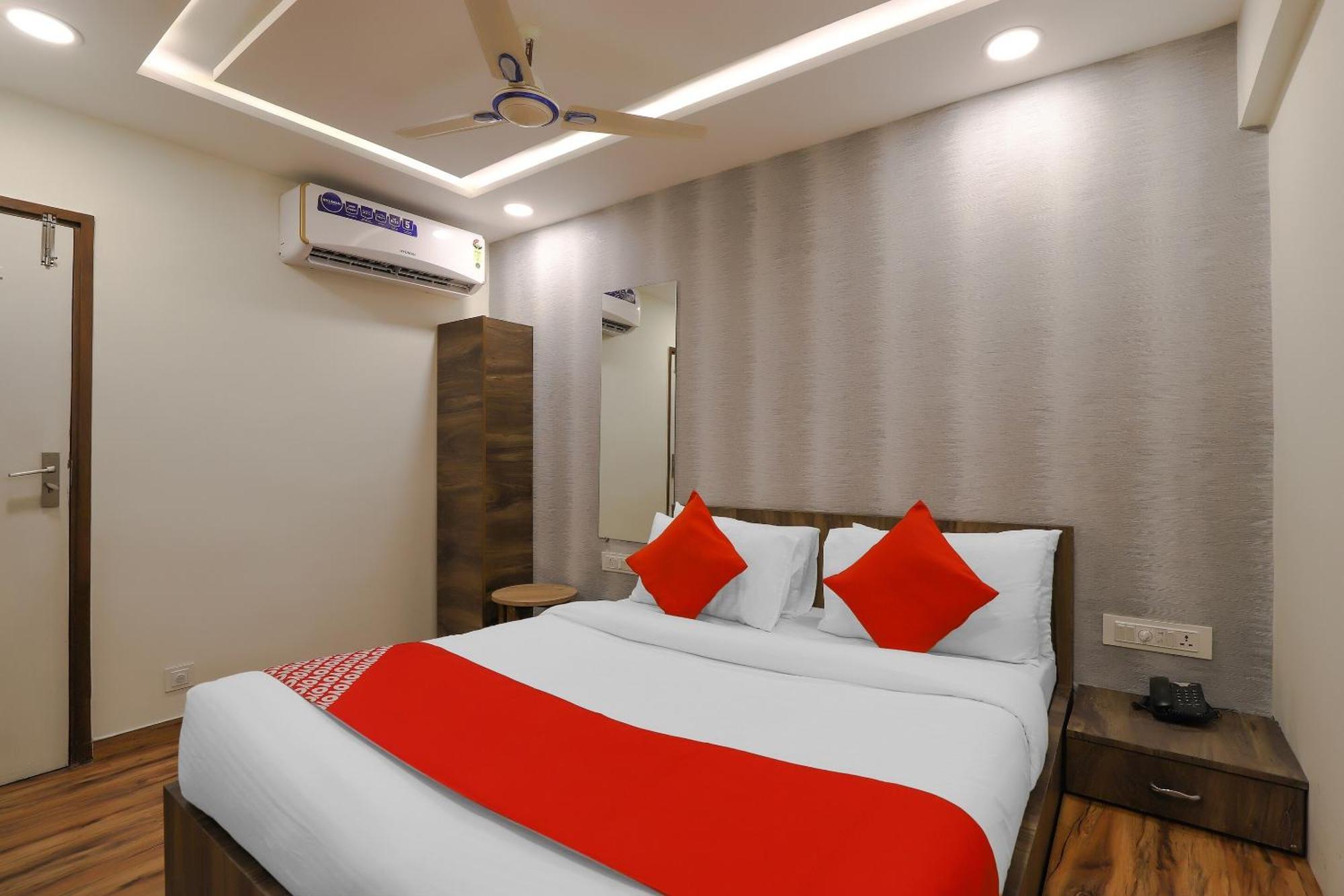 Oyo Hotel Shree Niwas 아흐메다바드 외부 사진