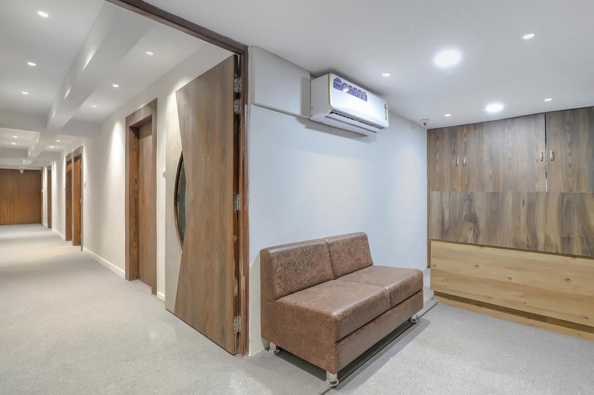 Oyo Hotel Shree Niwas 아흐메다바드 외부 사진