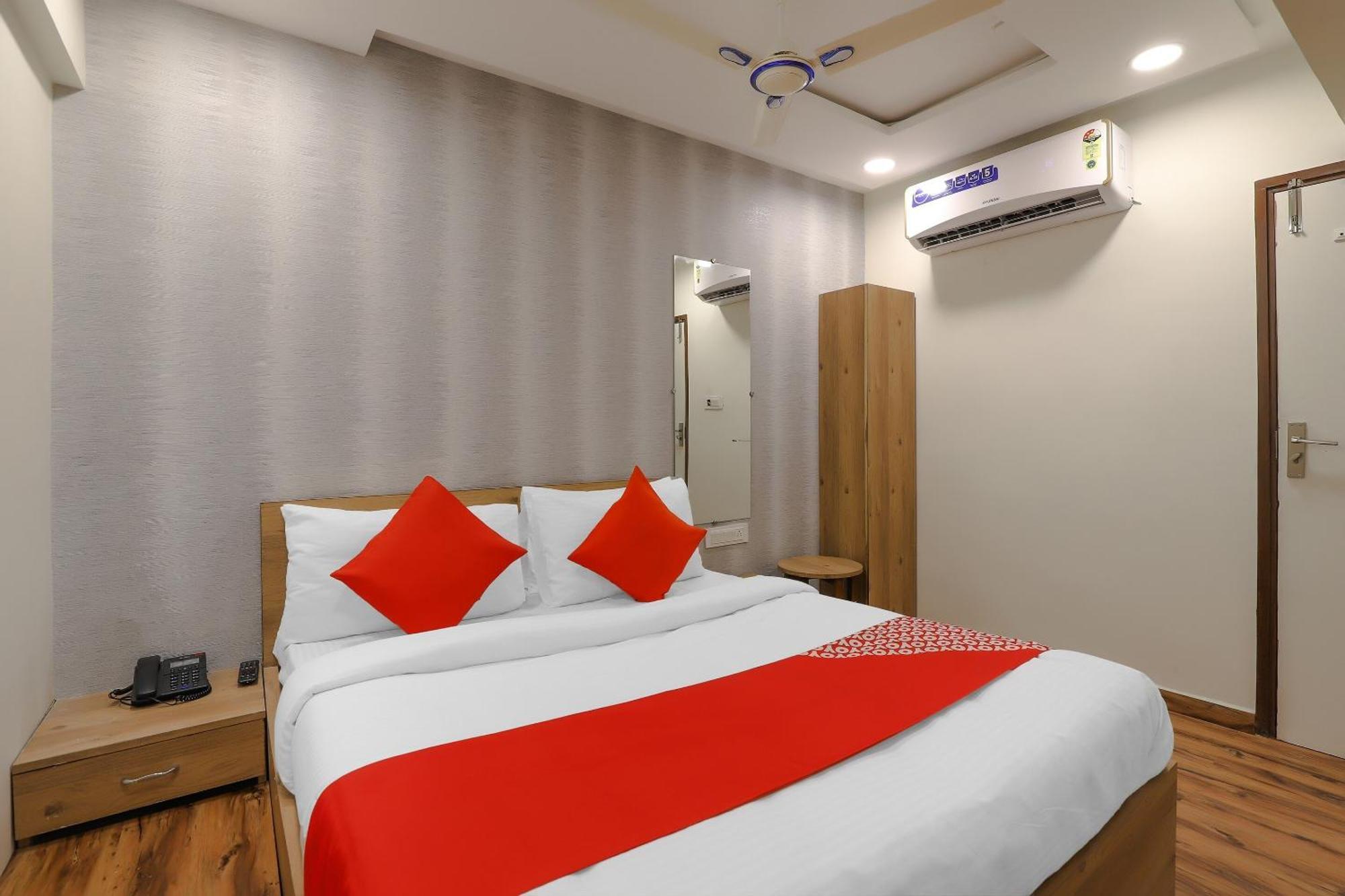 Oyo Hotel Shree Niwas 아흐메다바드 외부 사진