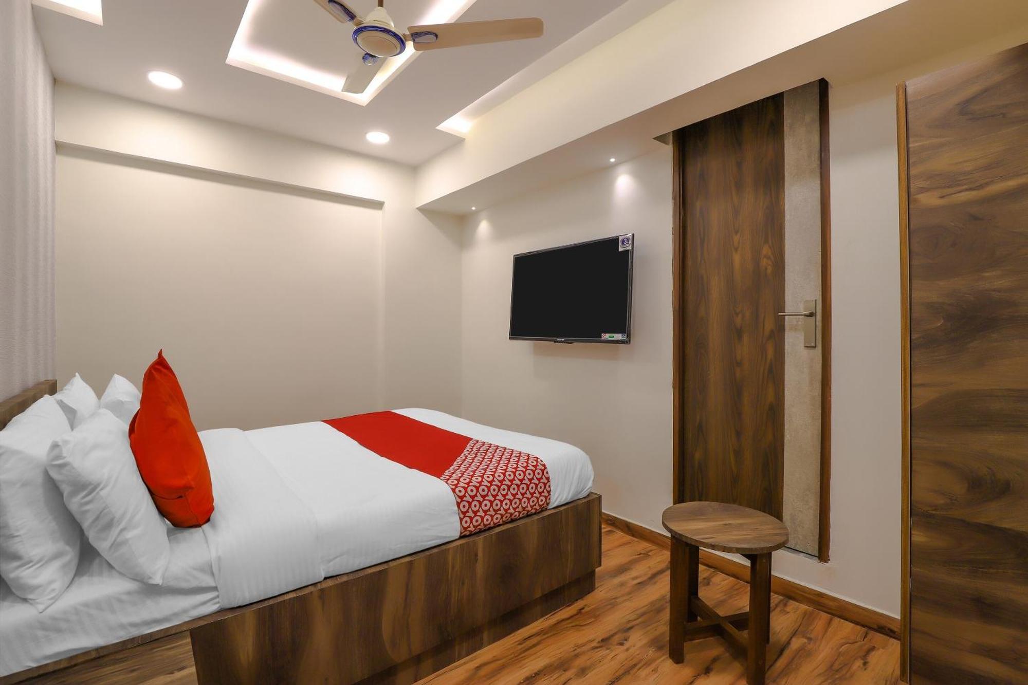Oyo Hotel Shree Niwas 아흐메다바드 외부 사진