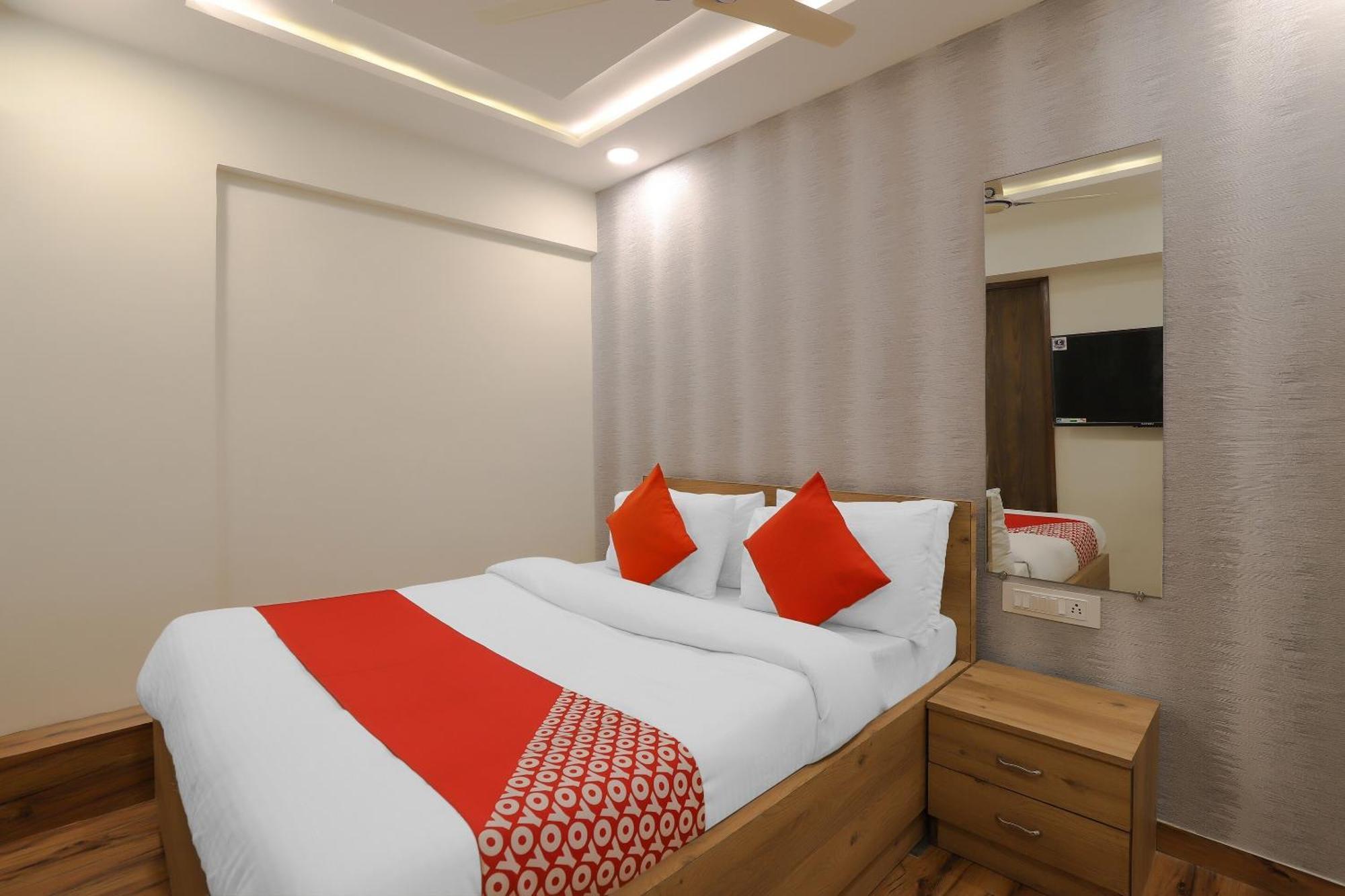 Oyo Hotel Shree Niwas 아흐메다바드 외부 사진