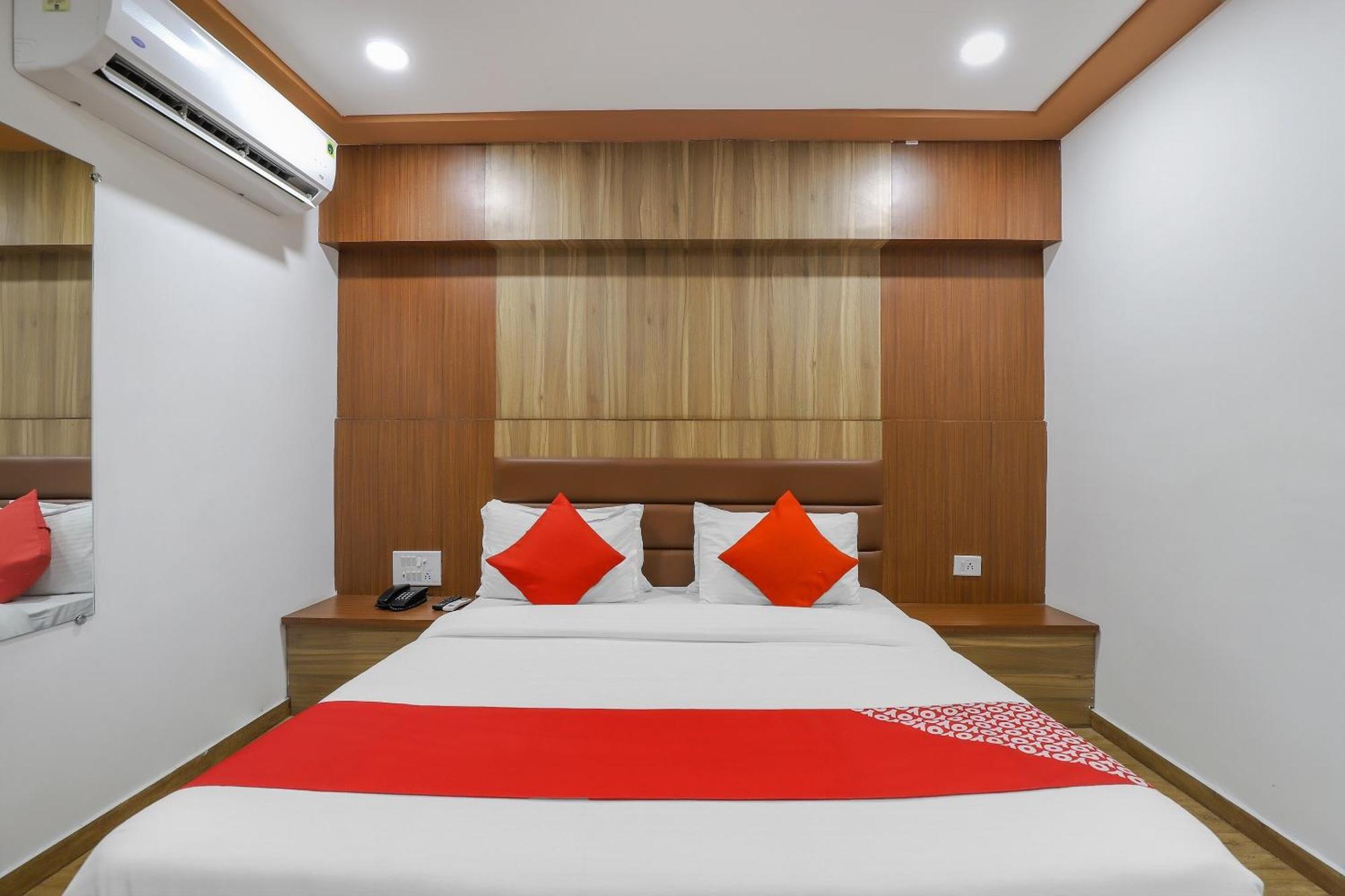 Oyo Hotel Shree Niwas 아흐메다바드 외부 사진