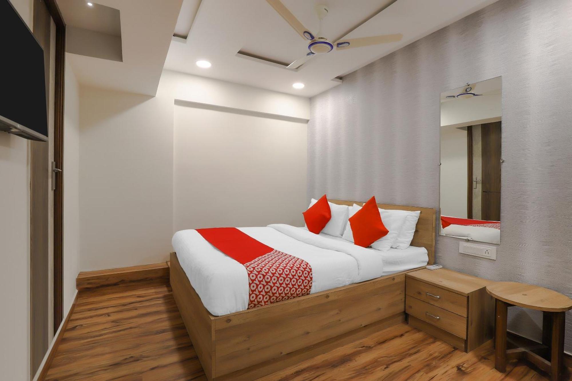 Oyo Hotel Shree Niwas 아흐메다바드 외부 사진